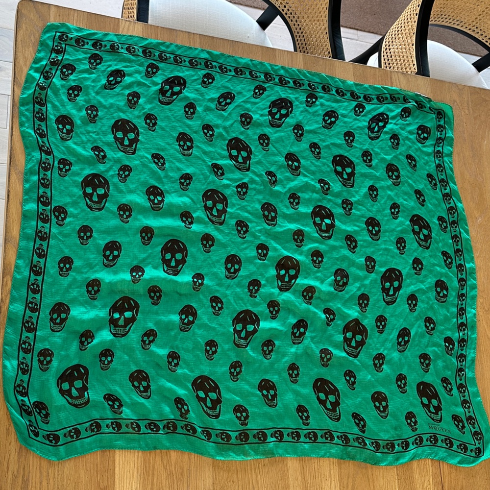 Alexander McQueen Vibrant Green and Black Patterned Scarf - Picture 3 of 4